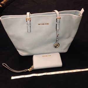 Large Michael Kors Tote and wristlet set